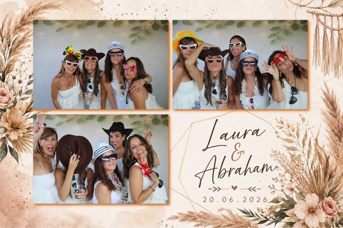 Plantilla de fotomatón de la boda de Laura y Abraham, con diseño boho de pampas y tres fotos de grupo